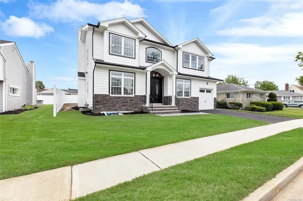 10 Preston Lane Syosset NY 11791