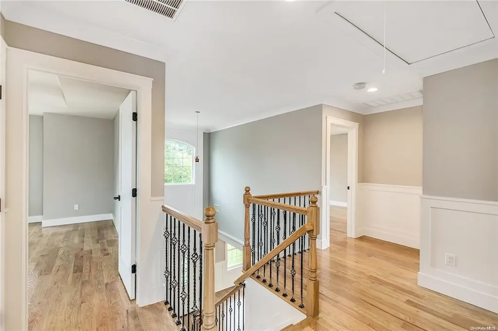 10 Preston Lane Syosset NY 11791