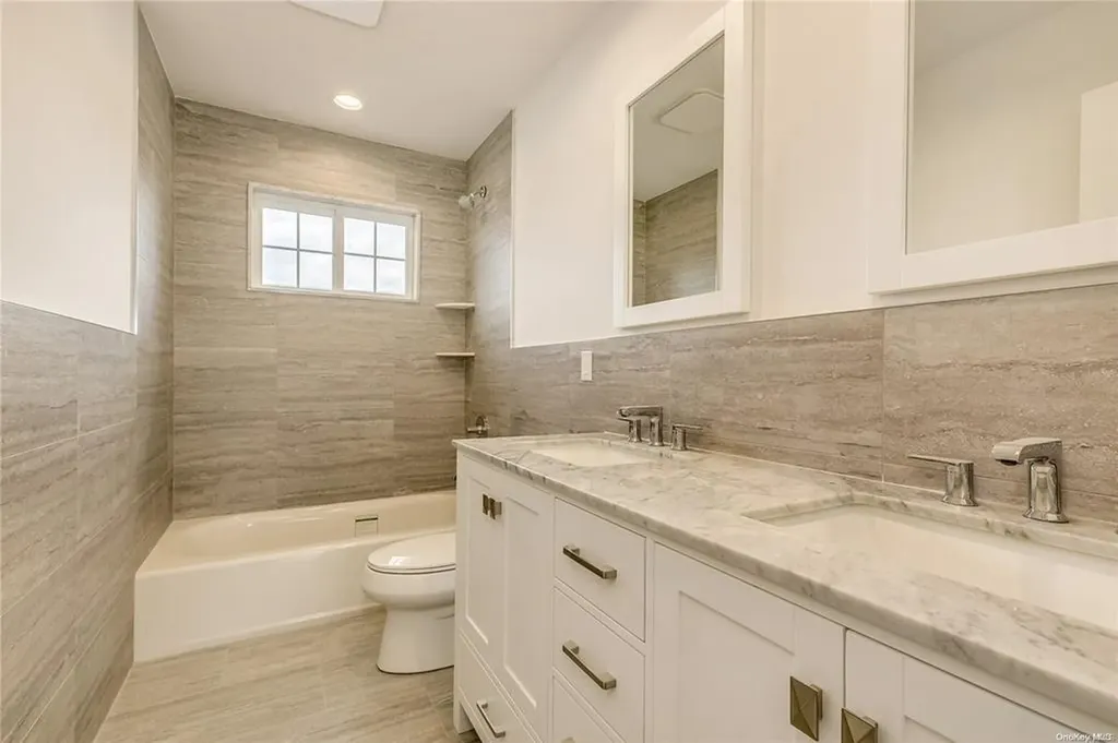 10 Preston Lane Syosset NY 11791
