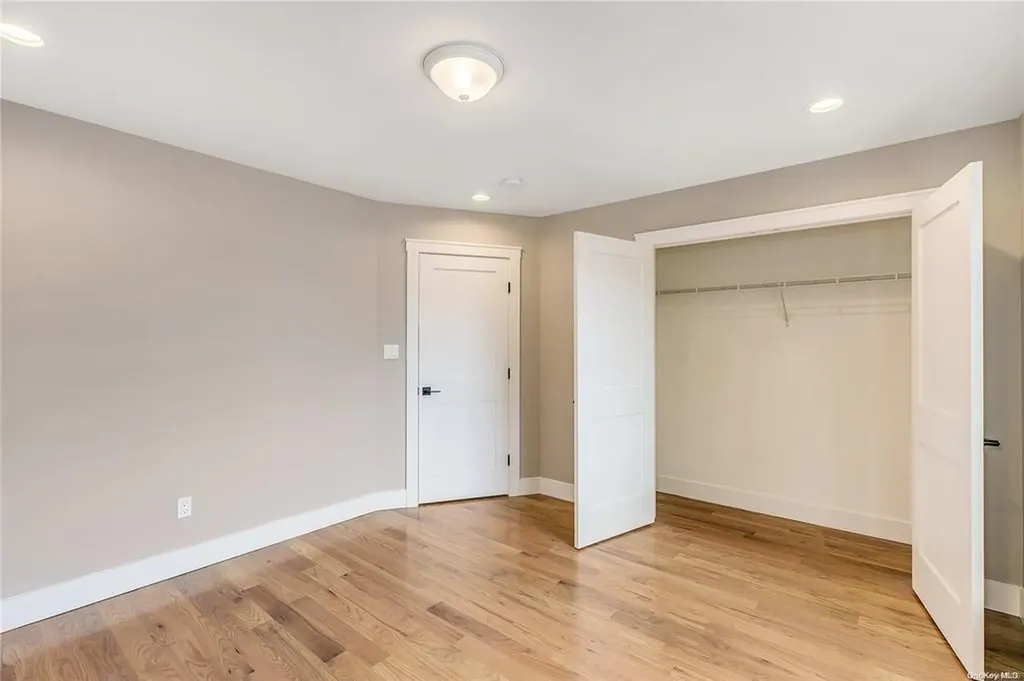 10 Preston Lane Syosset NY 11791