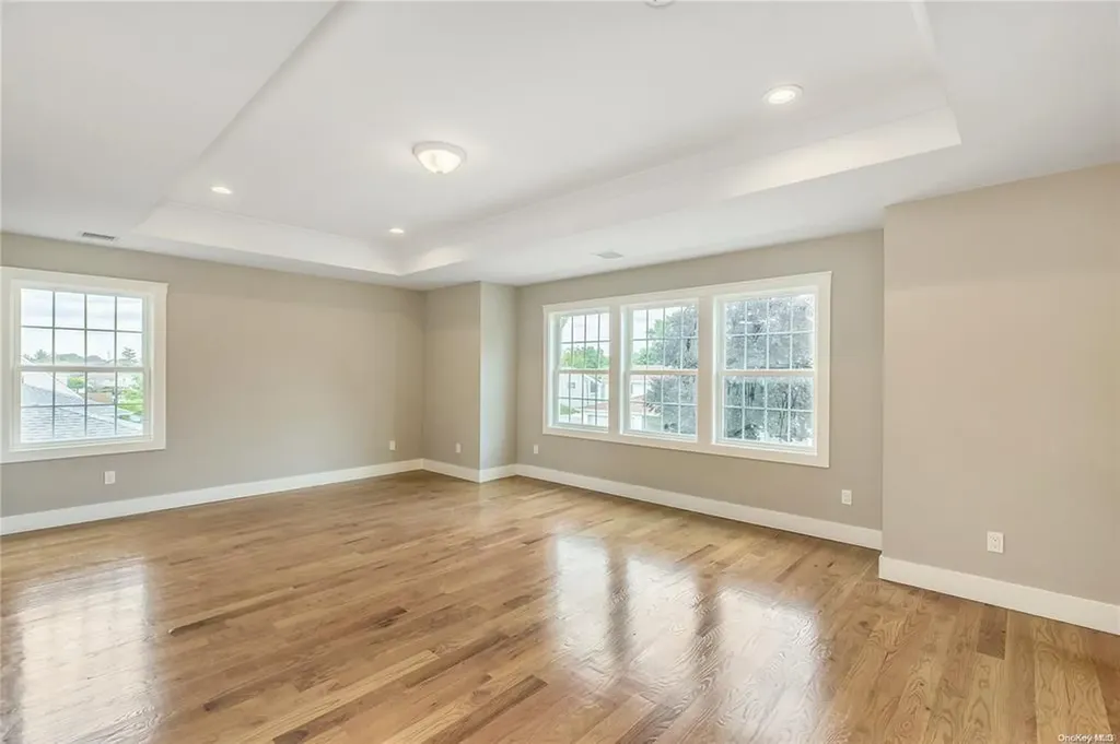10 Preston Lane Syosset NY 11791