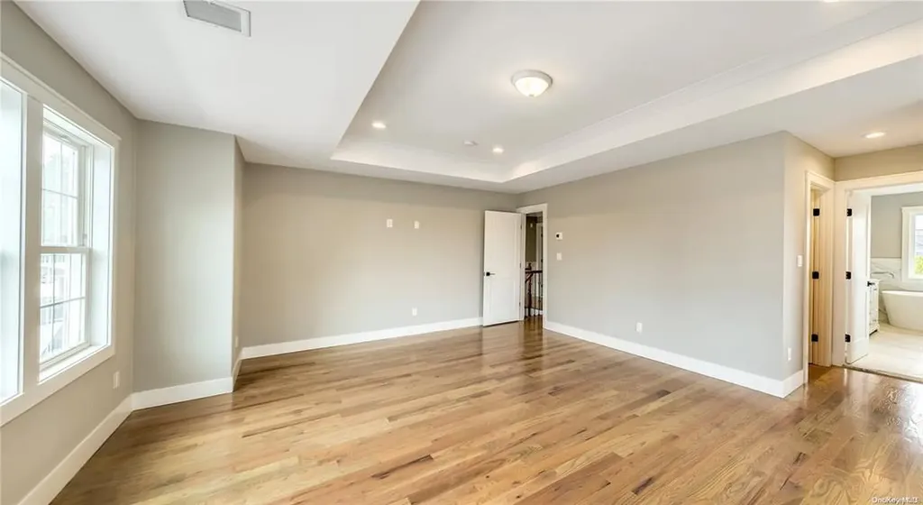 10 Preston Lane Syosset NY 11791
