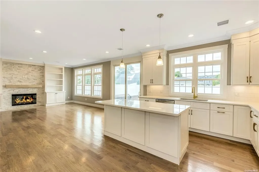 10 Preston Lane Syosset NY 11791