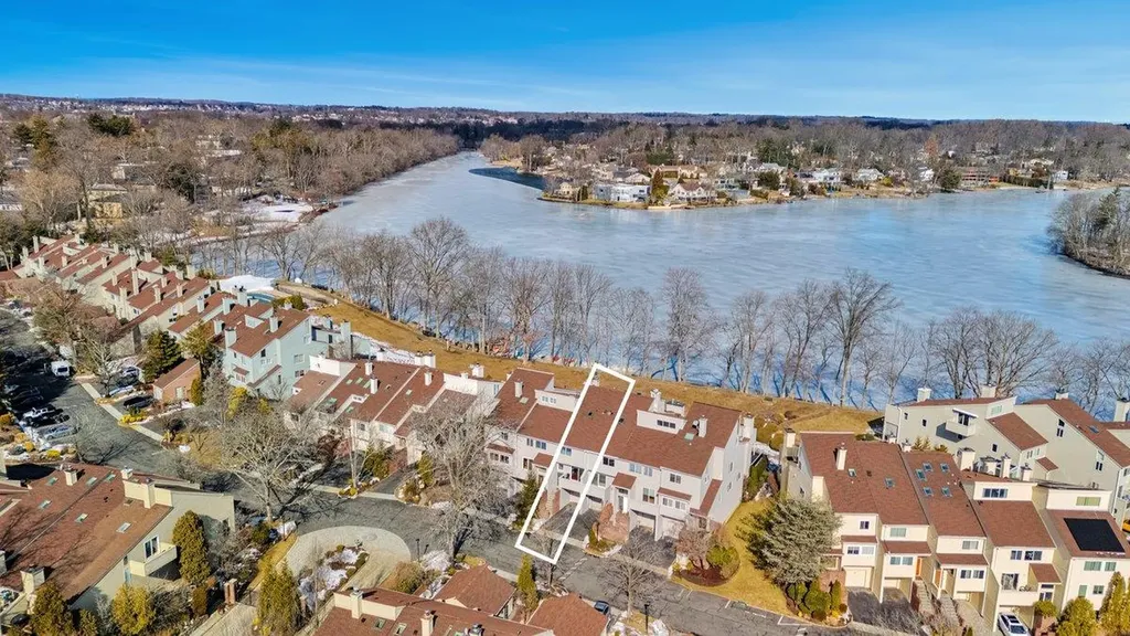 57 Waterside Close Eastchester NY 10709