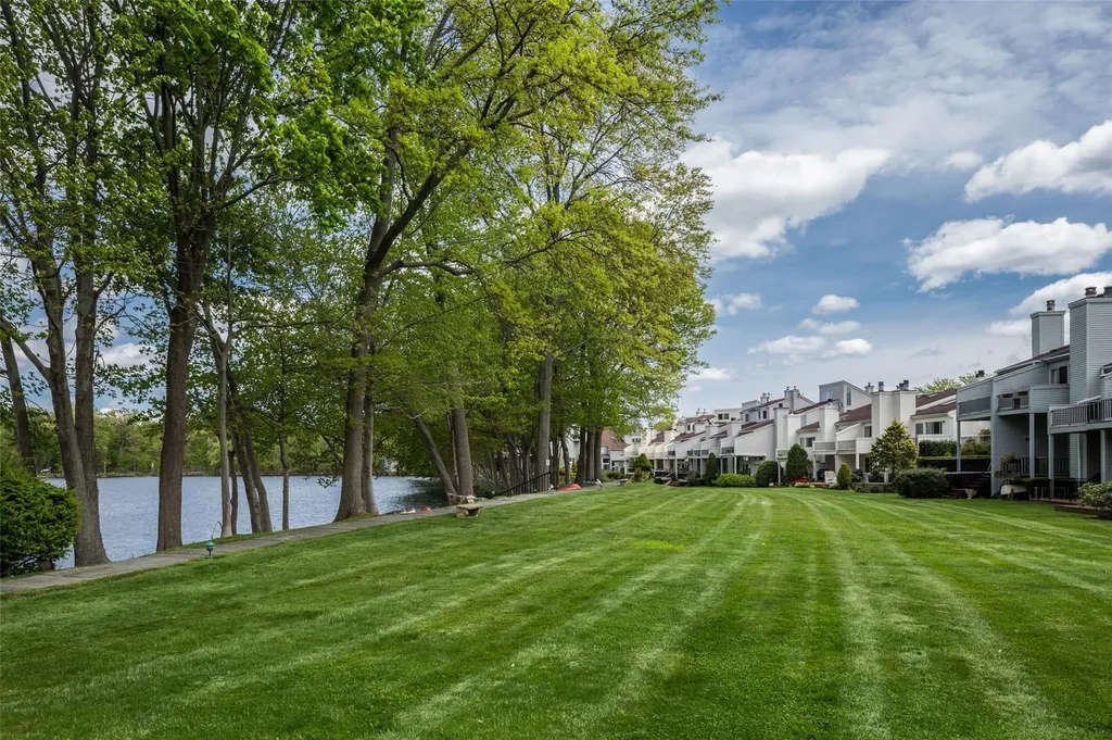57 Waterside Close Eastchester NY 10709
