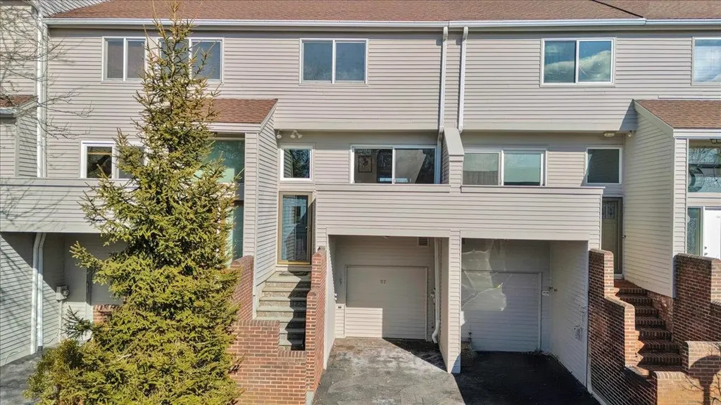 57 Waterside Close Eastchester NY 10709