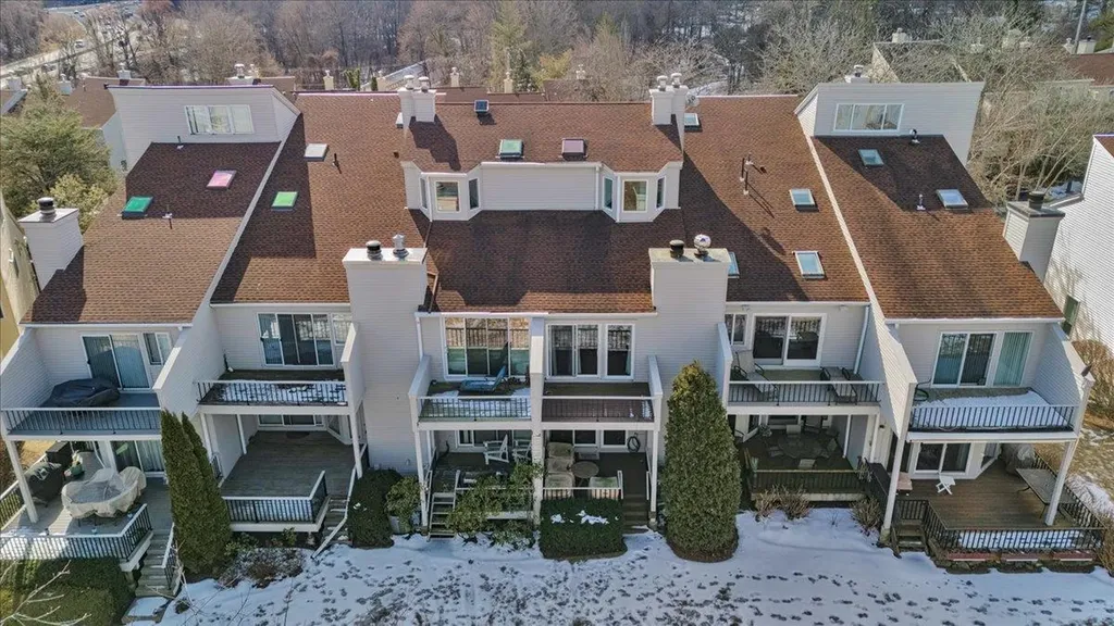 57 Waterside Close Eastchester NY 10709
