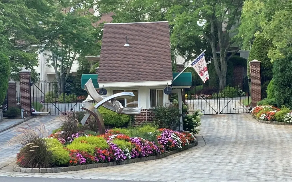 57 Waterside Close Eastchester NY 10709
