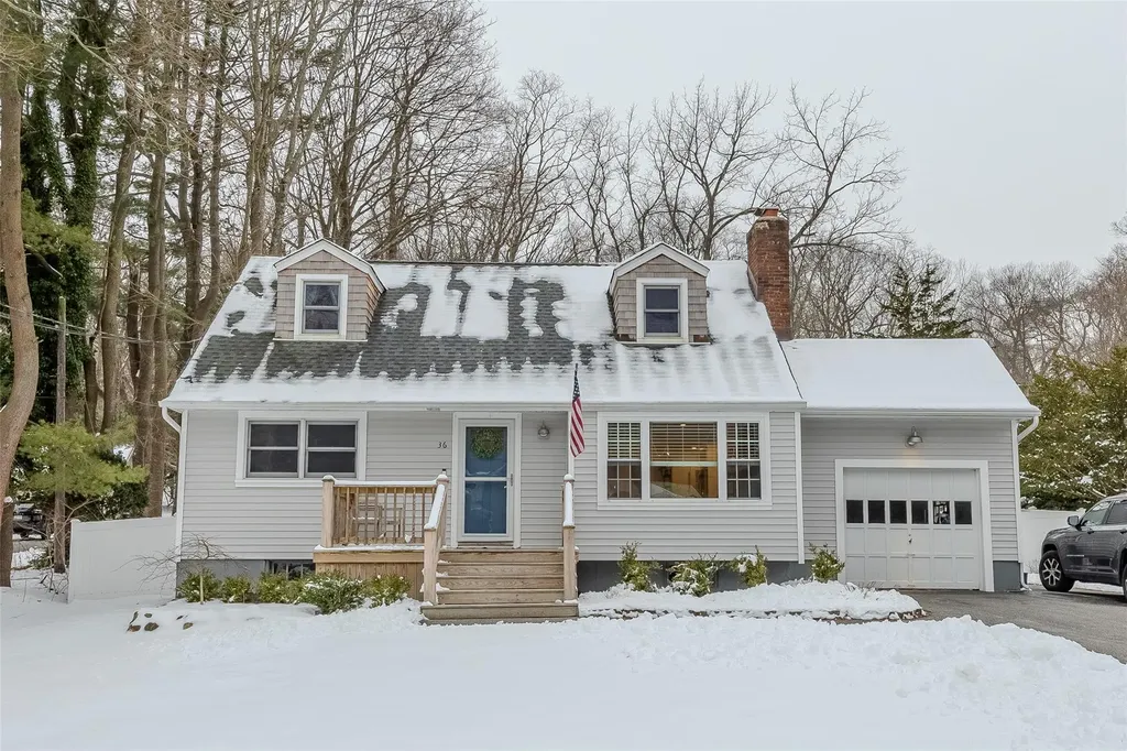 36 Old Post Road Brookhaven NY 11733