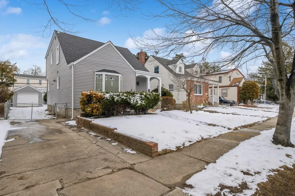 246-59 86th Road Bellerose NY 11426