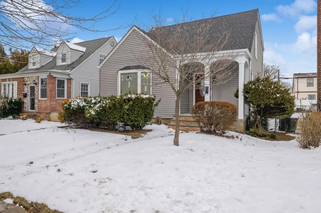 246-59 86th Road Bellerose NY 11426