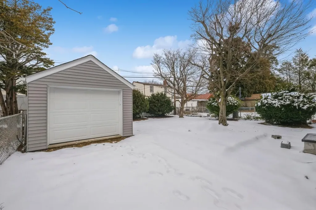 246-59 86th Road Bellerose NY 11426