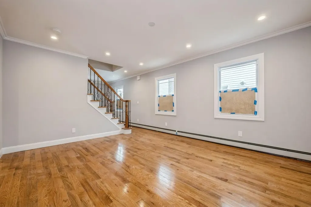 246-59 86th Road Bellerose NY 11426