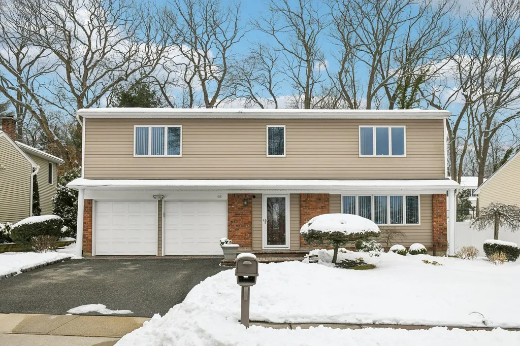 68 Barry Lane Syosset NY 11791