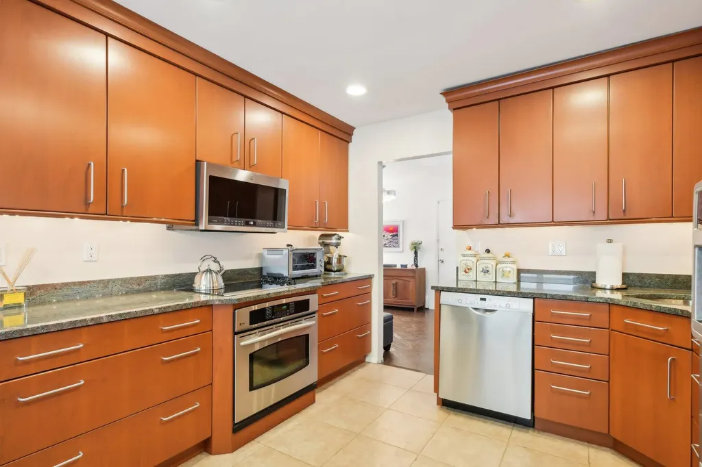 68 Barry Lane Syosset NY 11791