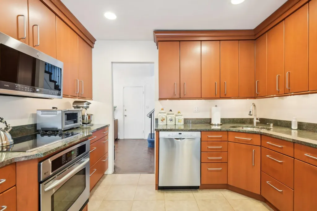68 Barry Lane Syosset NY 11791