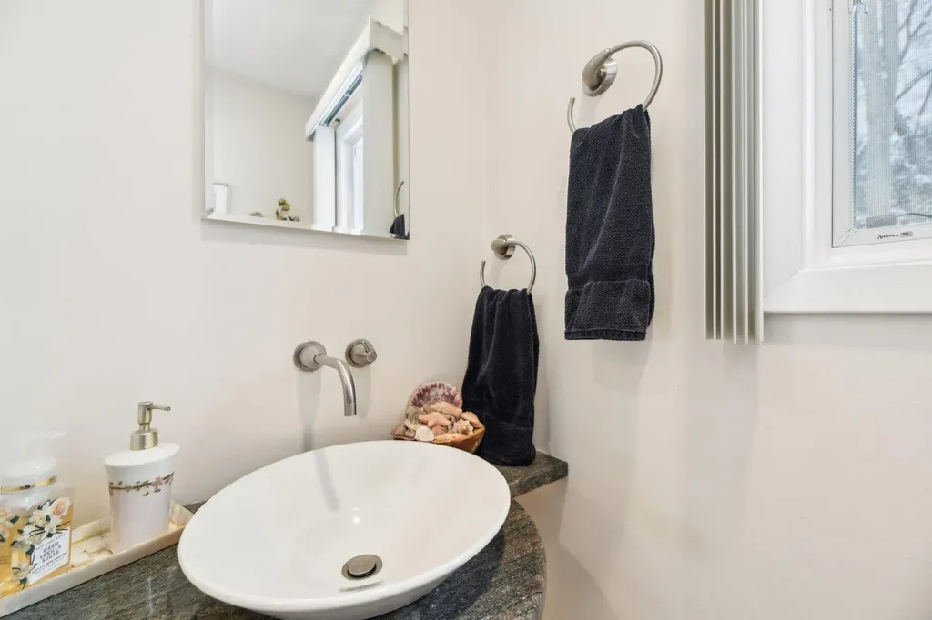 68 Barry Lane Syosset NY 11791