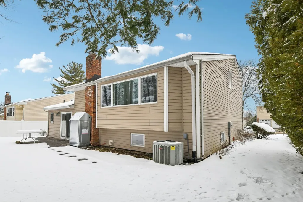 68 Barry Lane Syosset NY 11791