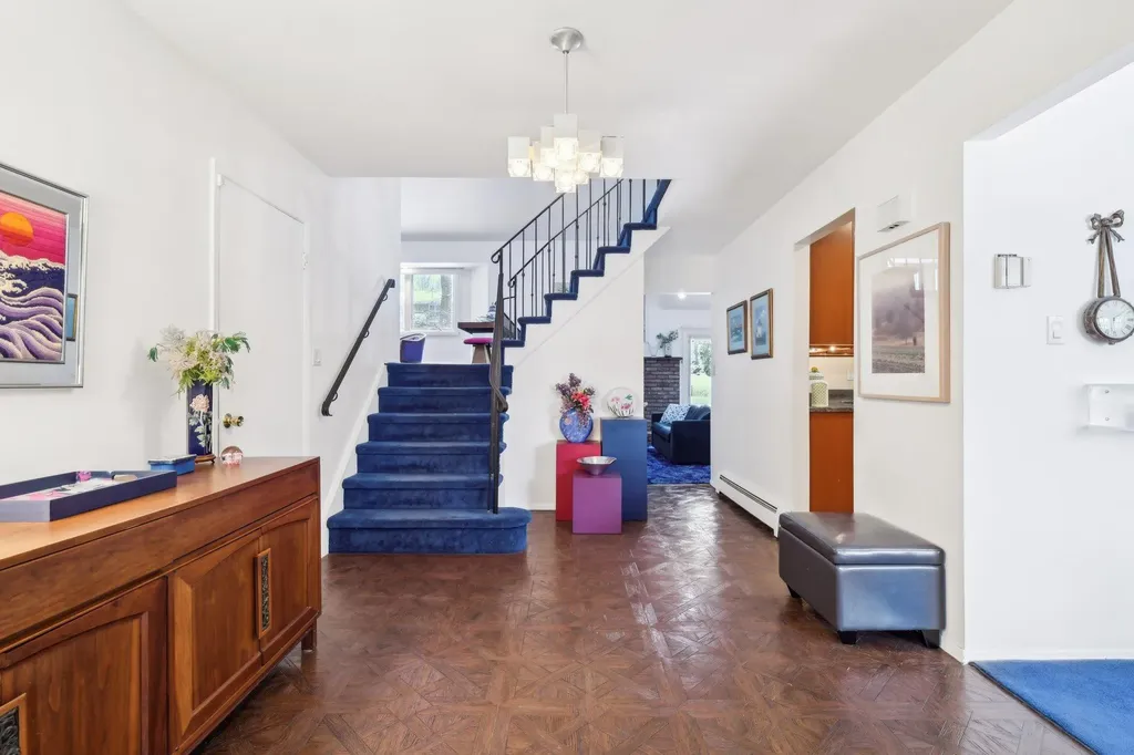 68 Barry Lane Syosset NY 11791