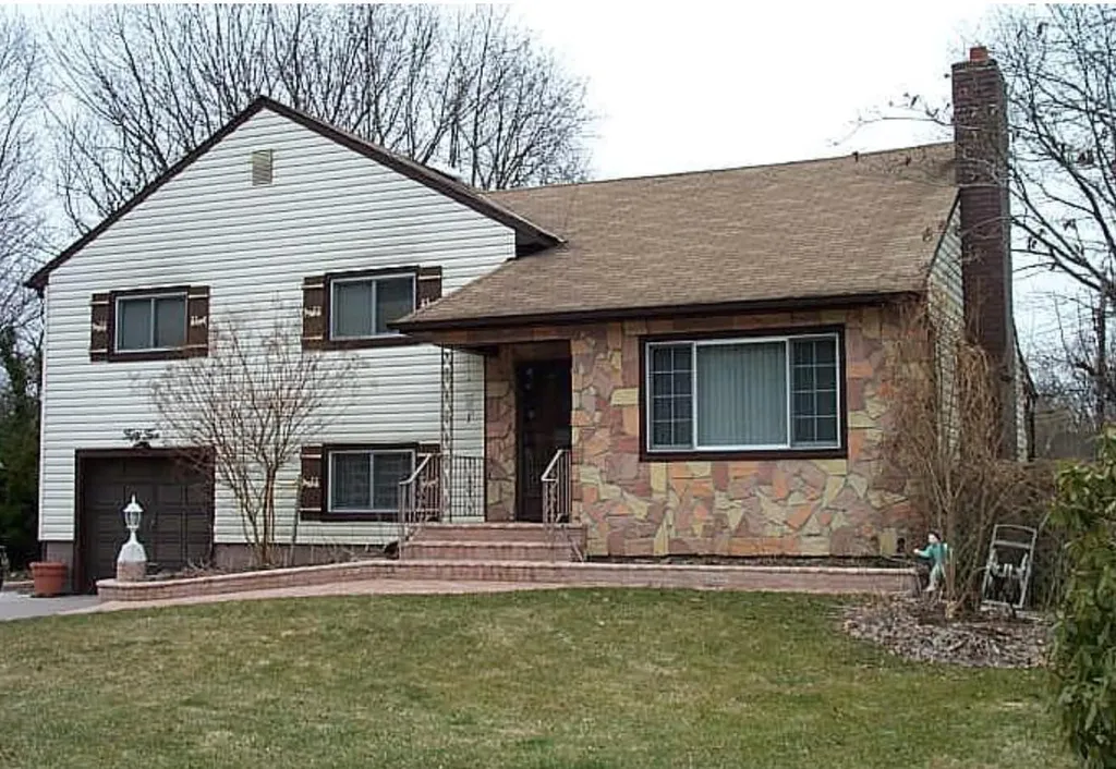 55 Middlecamp Road Westbury NY 11590