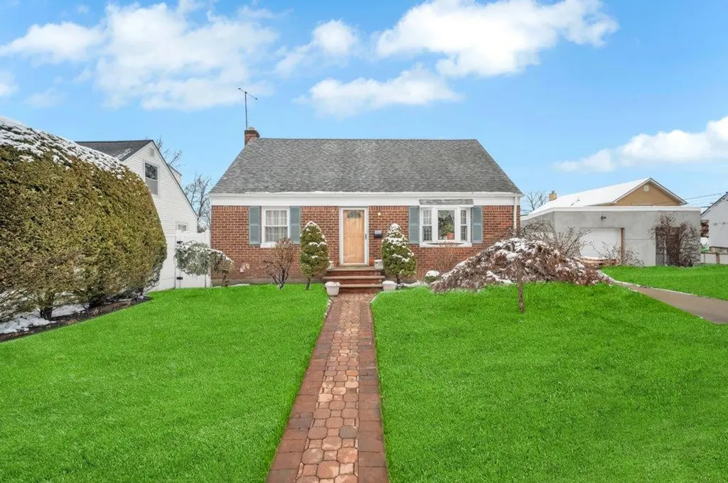 11 Russell Avenue Elmont NY 11003