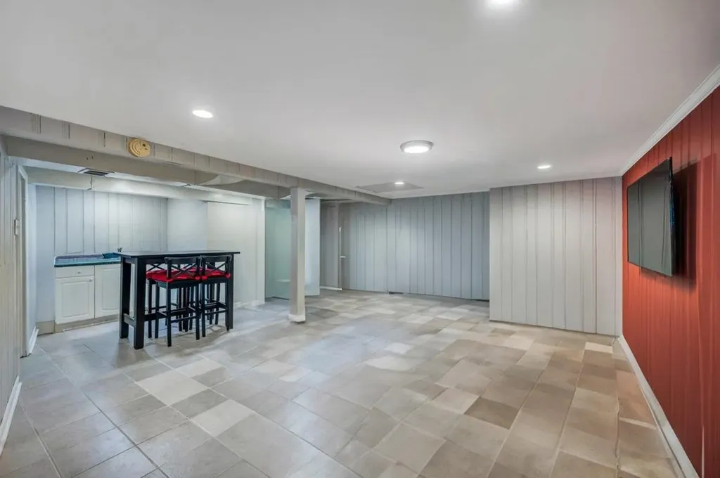 11 Russell Avenue Elmont NY 11003