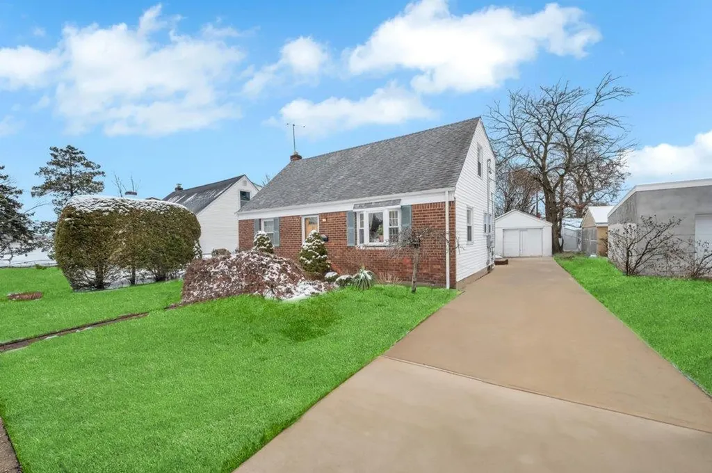 11 Russell Avenue Elmont NY 11003