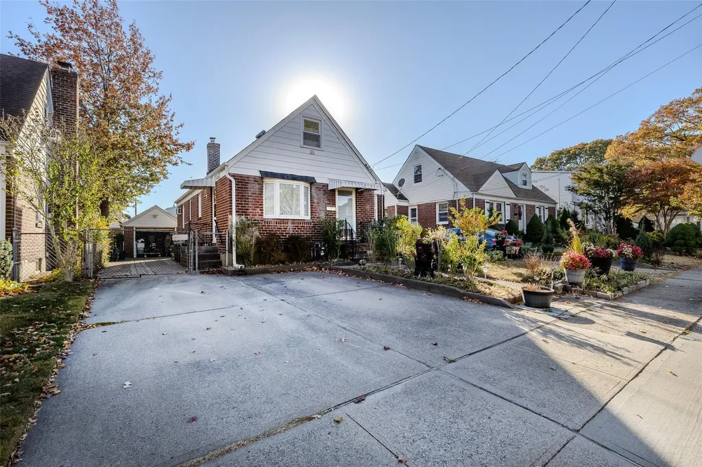 14 Orchard Place Valley Stream NY 11580