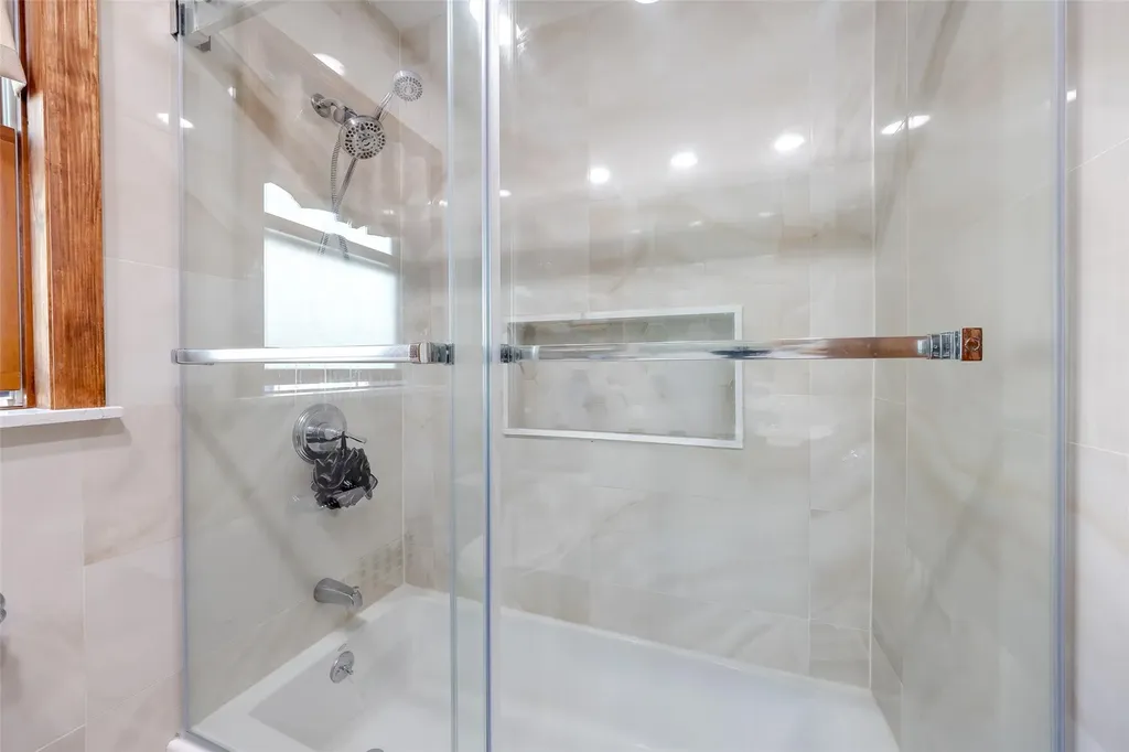 14 Orchard Place Valley Stream NY 11580