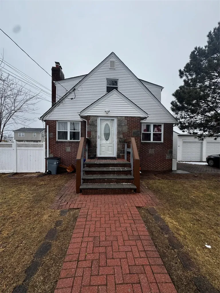 834 5th Street West Babylon NY 11704