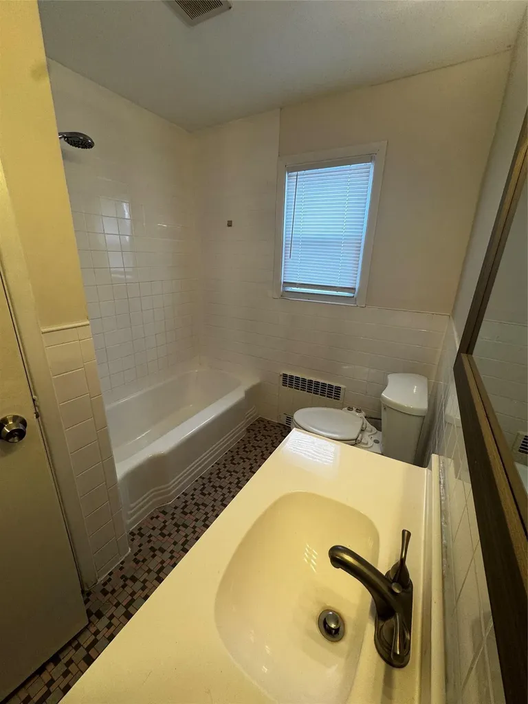 834 5th Street West Babylon NY 11704