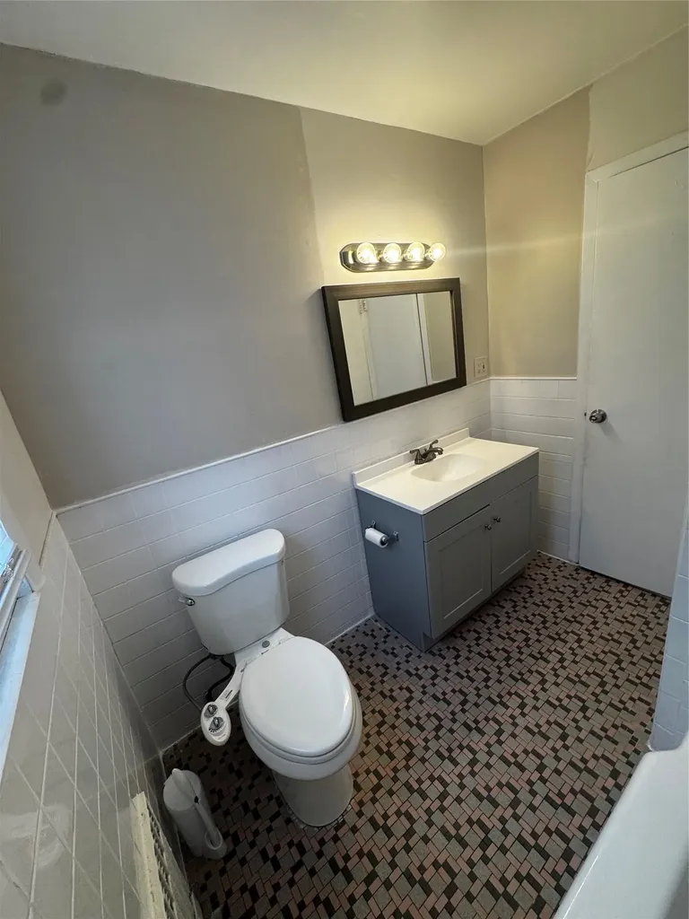 834 5th Street West Babylon NY 11704
