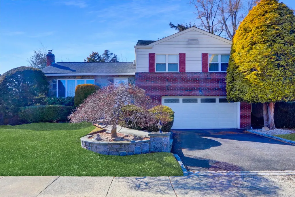 39 Cranberry Lane Plainview NY 11803
