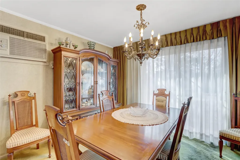 39 Cranberry Lane Plainview NY 11803
