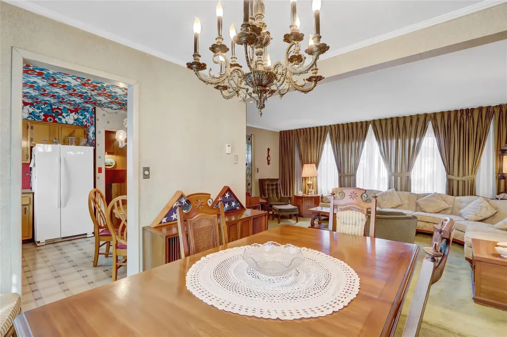 39 Cranberry Lane Plainview NY 11803
