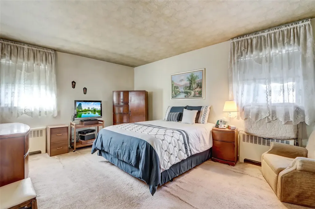 39 Cranberry Lane Plainview NY 11803