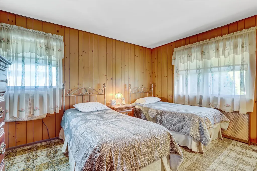 39 Cranberry Lane Plainview NY 11803