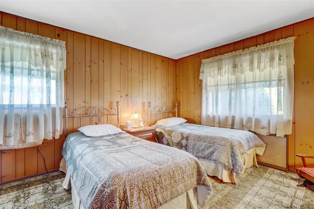 39 Cranberry Lane Plainview NY 11803