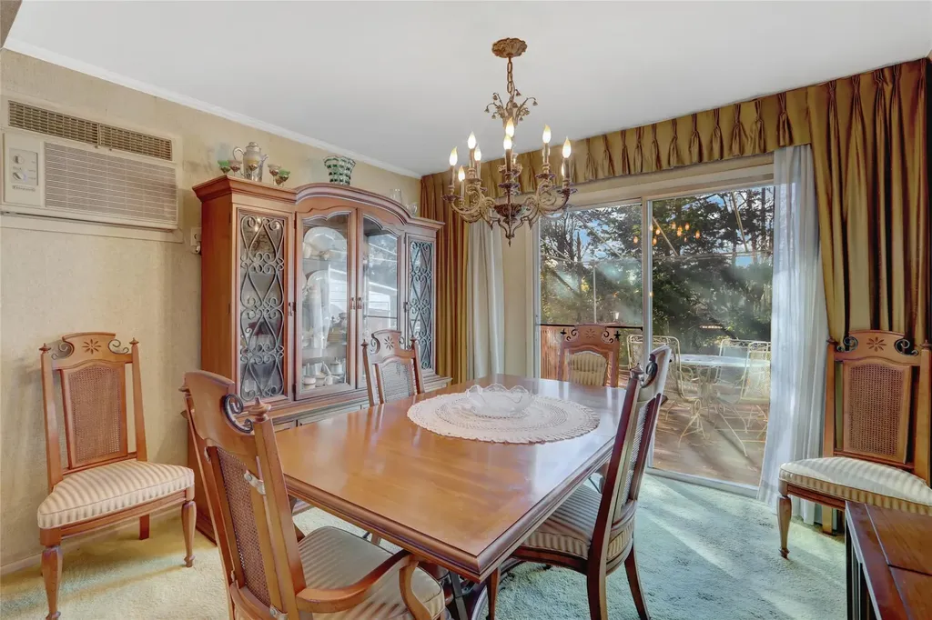 39 Cranberry Lane Plainview NY 11803