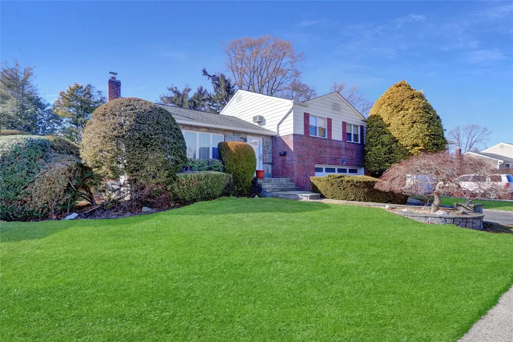39 Cranberry Lane Plainview NY 11803