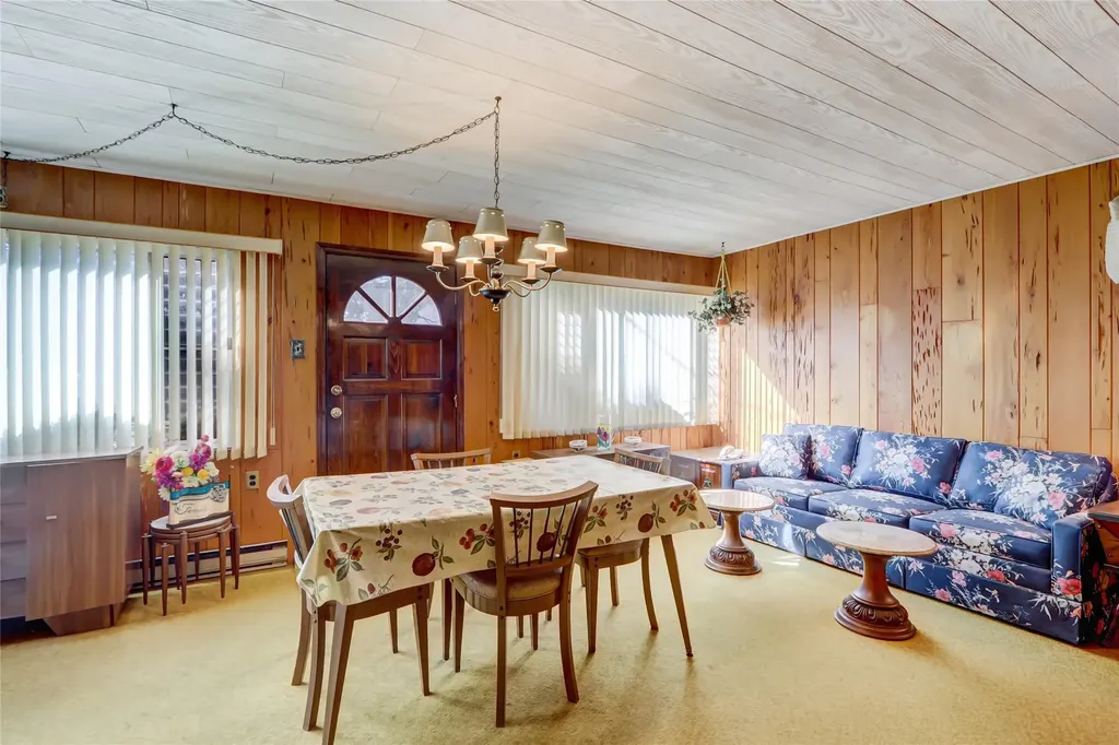 39 Cranberry Lane Plainview NY 11803