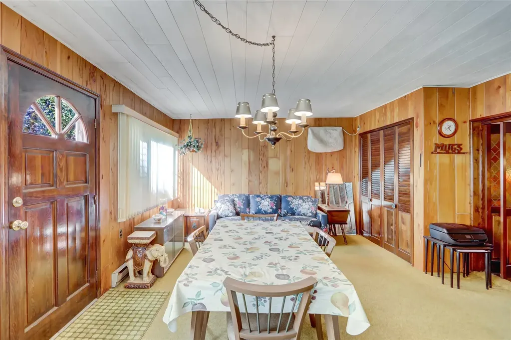 39 Cranberry Lane Plainview NY 11803
