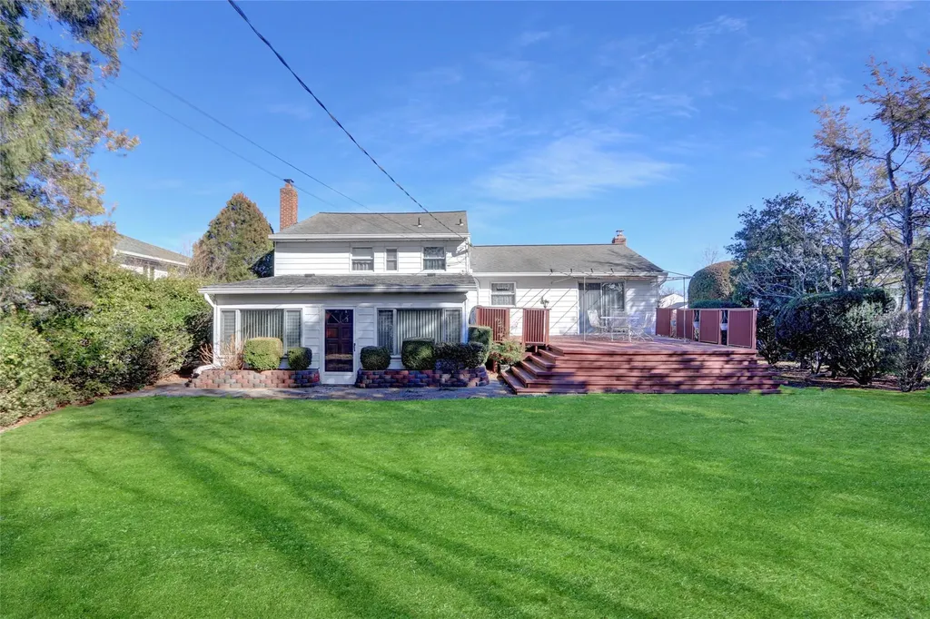 39 Cranberry Lane Plainview NY 11803