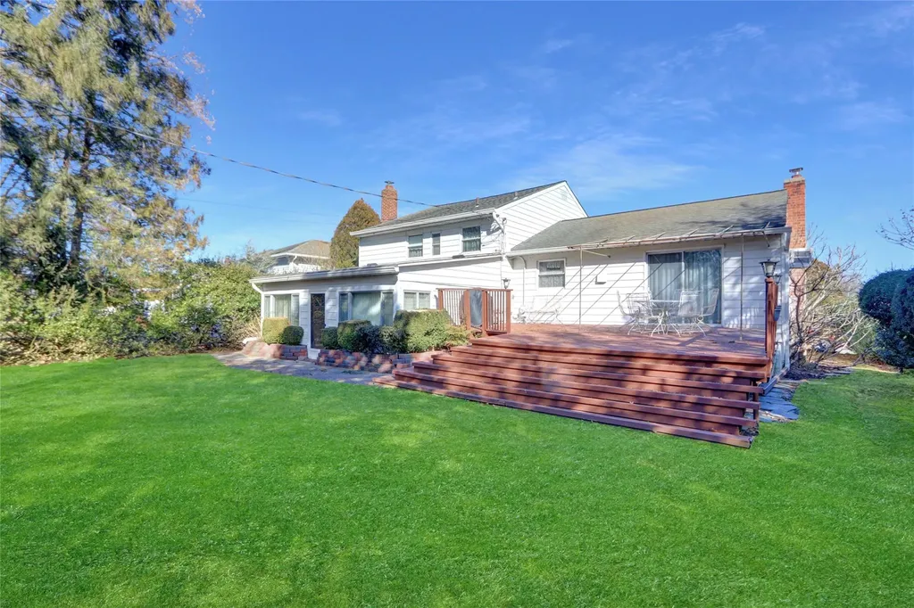 39 Cranberry Lane Plainview NY 11803