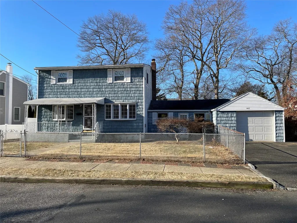 147 N Fulton Avenue Babylon NY 11757