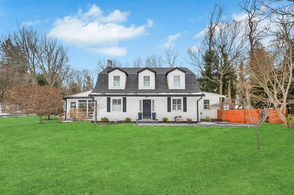 6 Hollow Road Brookhaven NY 11790