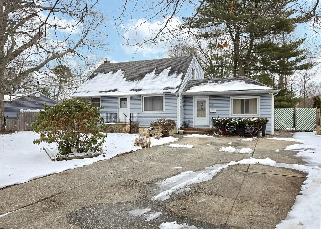 815 Udall Road West Islip NY 11795