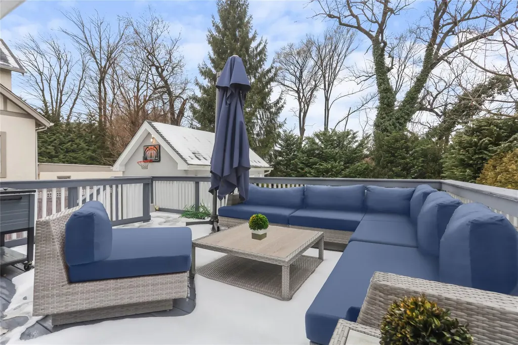 425 Carol Place Pelham NY 10803