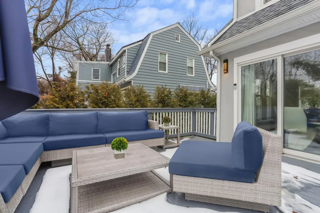 425 Carol Place Pelham NY 10803