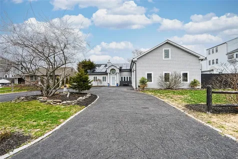 25 Fairlawn Court Shirley NY 11967